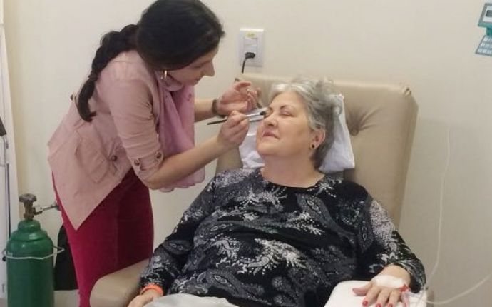 Voluntárias fazem dia de beleza para pacientes na Clínica da Unimed