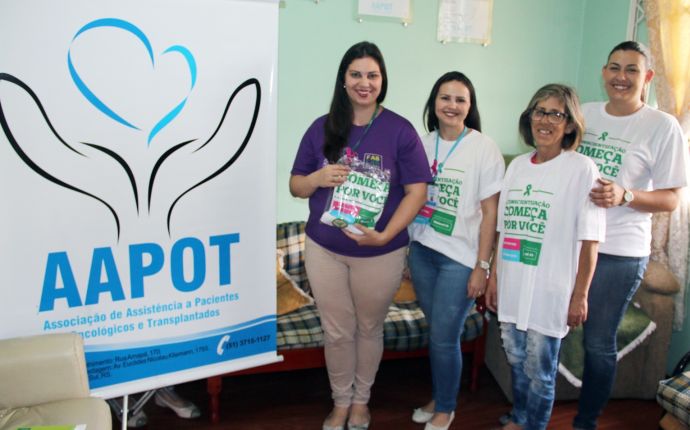 Unimed VTRP doa camisetas para AAPOT, de Santa Cruz