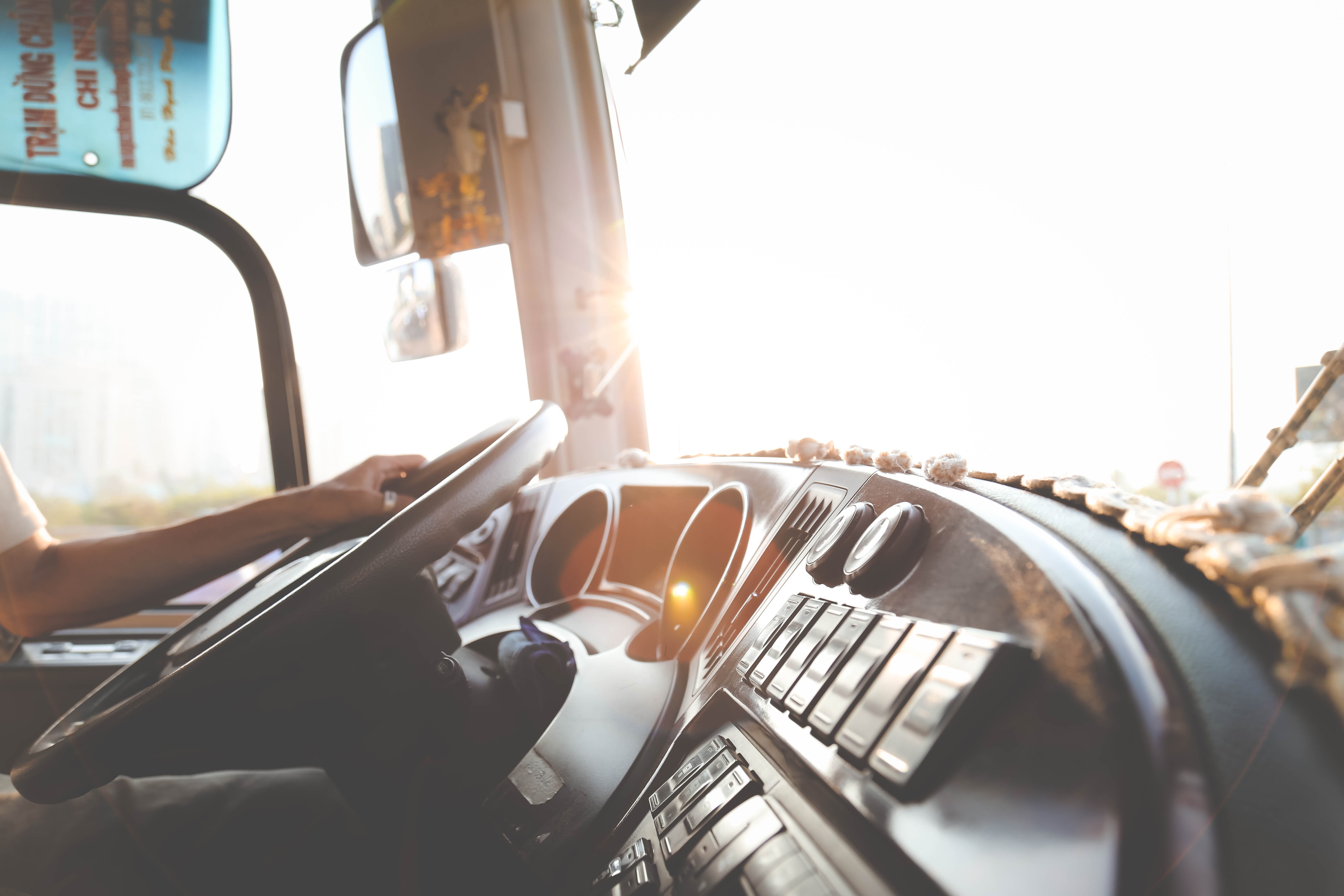 person-hand-on-steering-wheel-977213_Photo by Lê Minh from Pexels