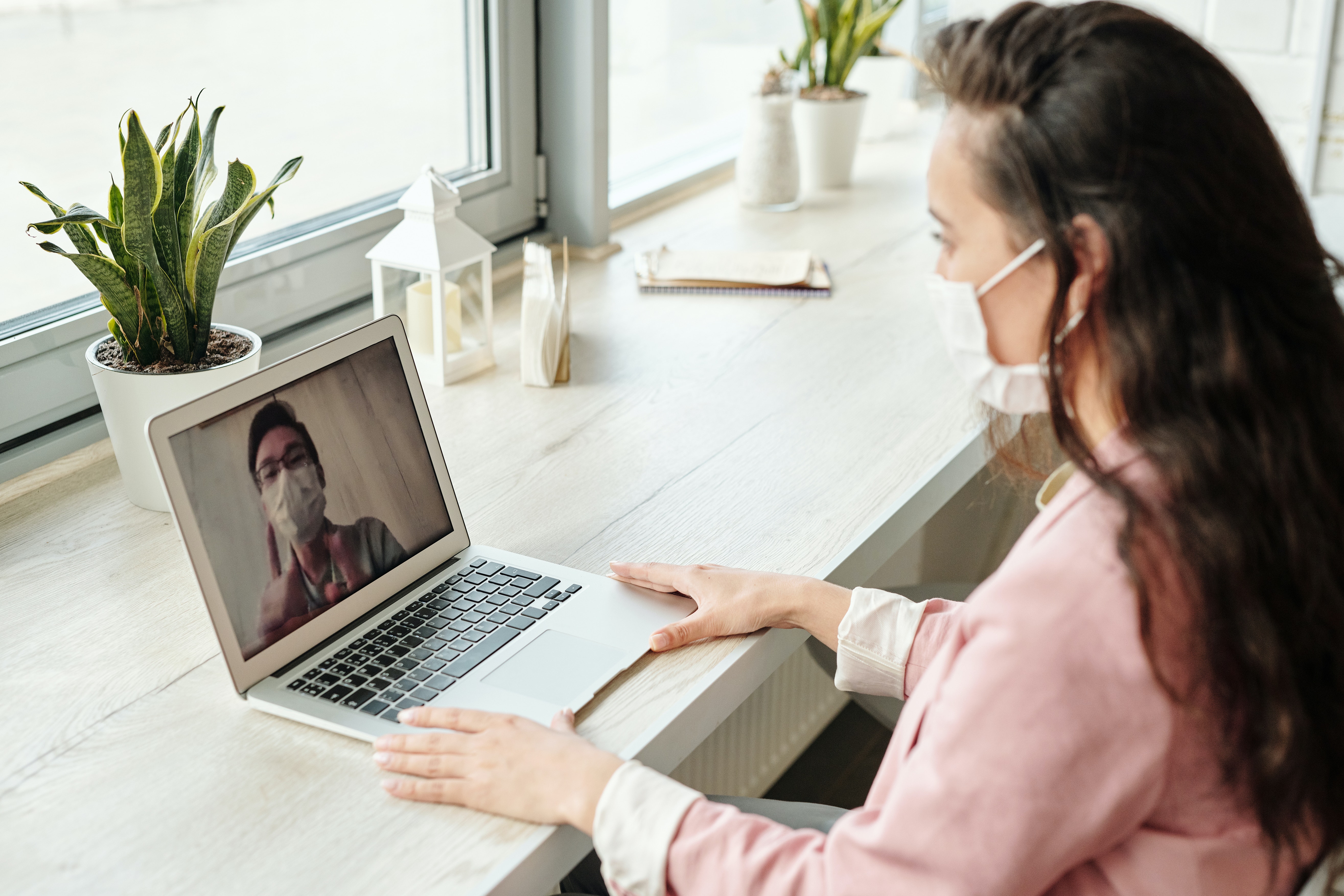 woman-having-a-video-call-4031818-Foto de Edward Jenner no Pexels