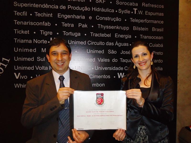 Foto Divulgação Evandro Reis e Rosane Gobatto, da Unimed VTRP, receberam premiação em São Paulo.
